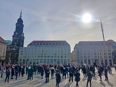 Stiller Protest am 18.02.2021 auf dem Altmarkt in Dresden